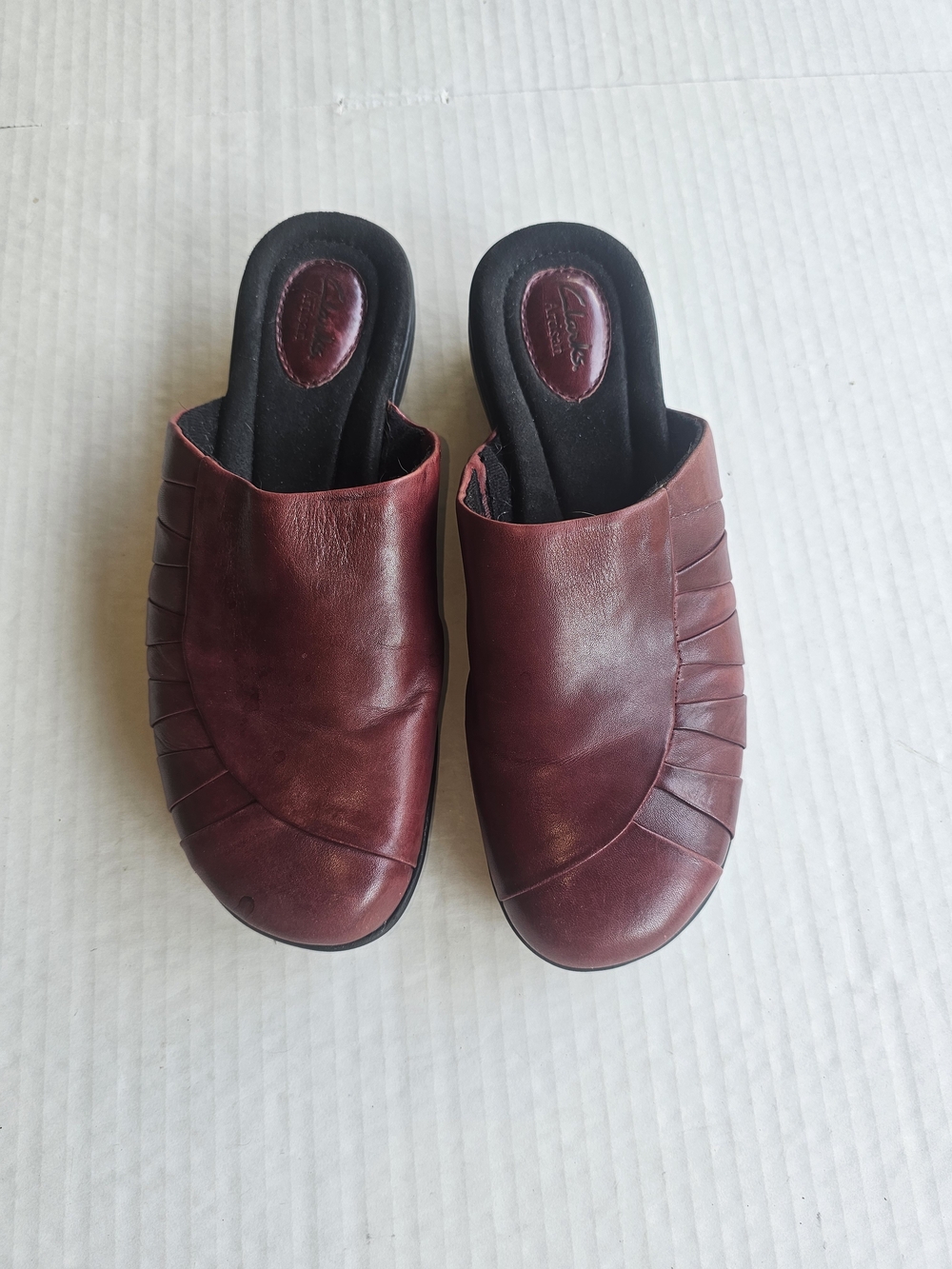 Clarks Women's Burgundy Leather Slip-On Mules